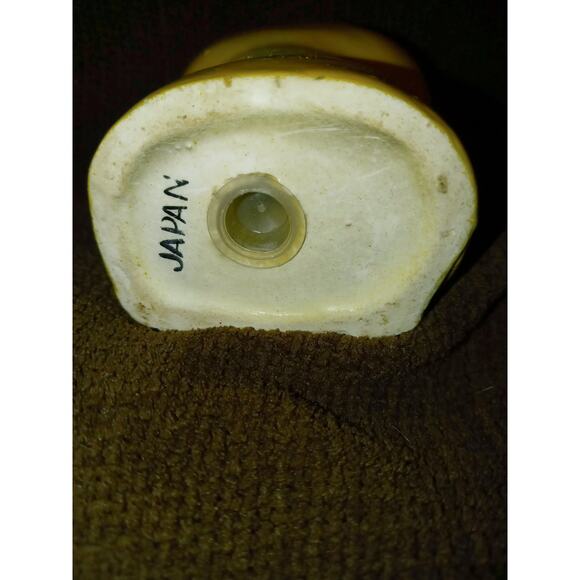 Vintage Yellow Daisy Eye Kitty Cat Salt Shaker w/Stopper Signed Japan - Picture 4 of 4